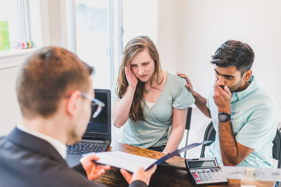 worried-couple-at-the-desk.jpg